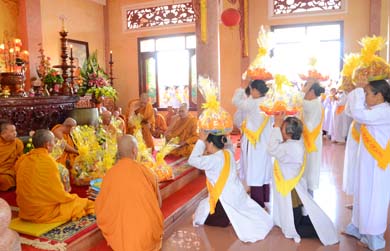 Tịnh xá Ngọc Quang tổ chức lễ dâng y ca sa…